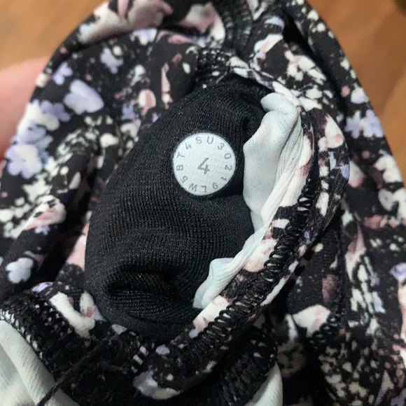 Lululemon leggings - Picture 5 of 5